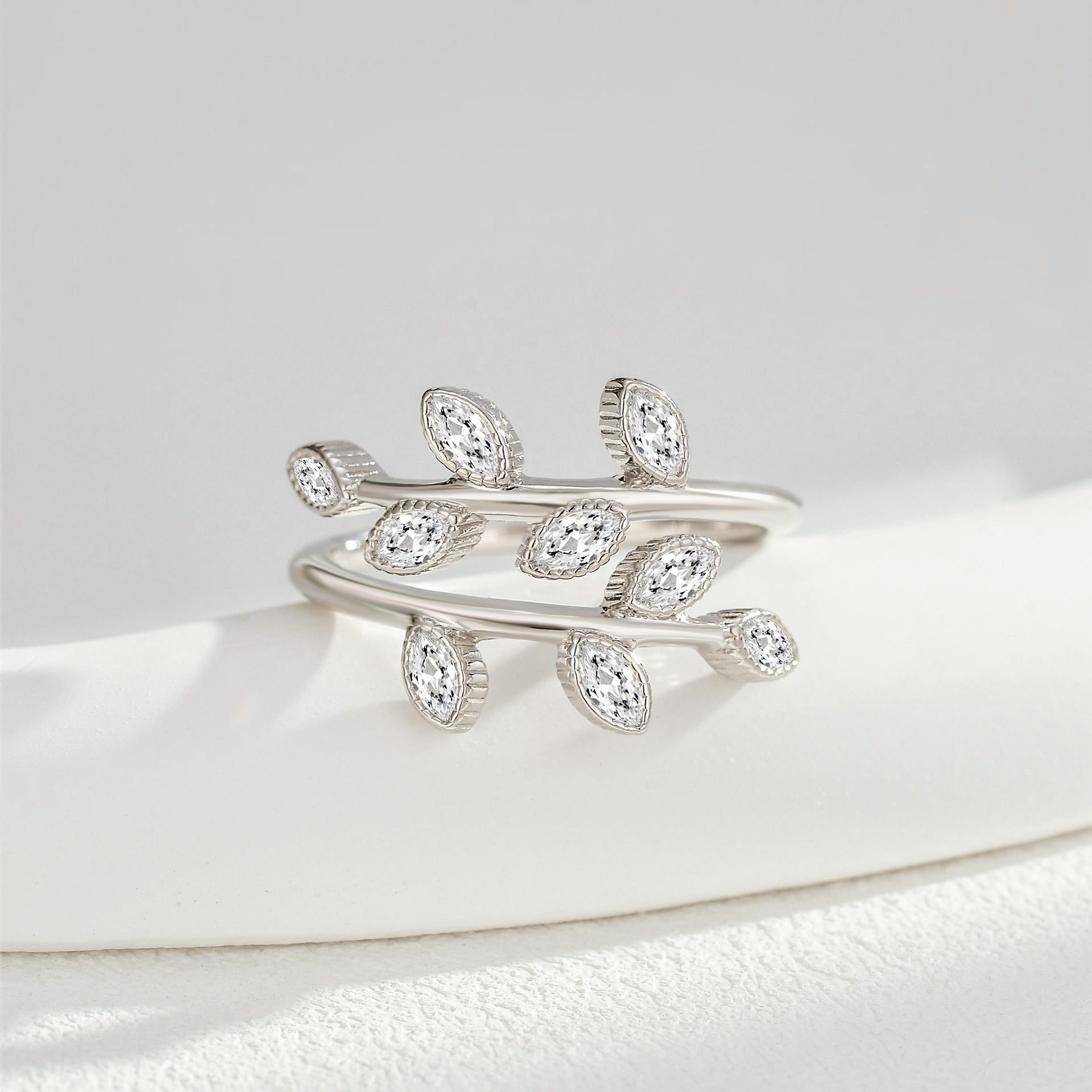 Leaf Motif Zircon Ring – S925 Silver, Vitality & Elegance